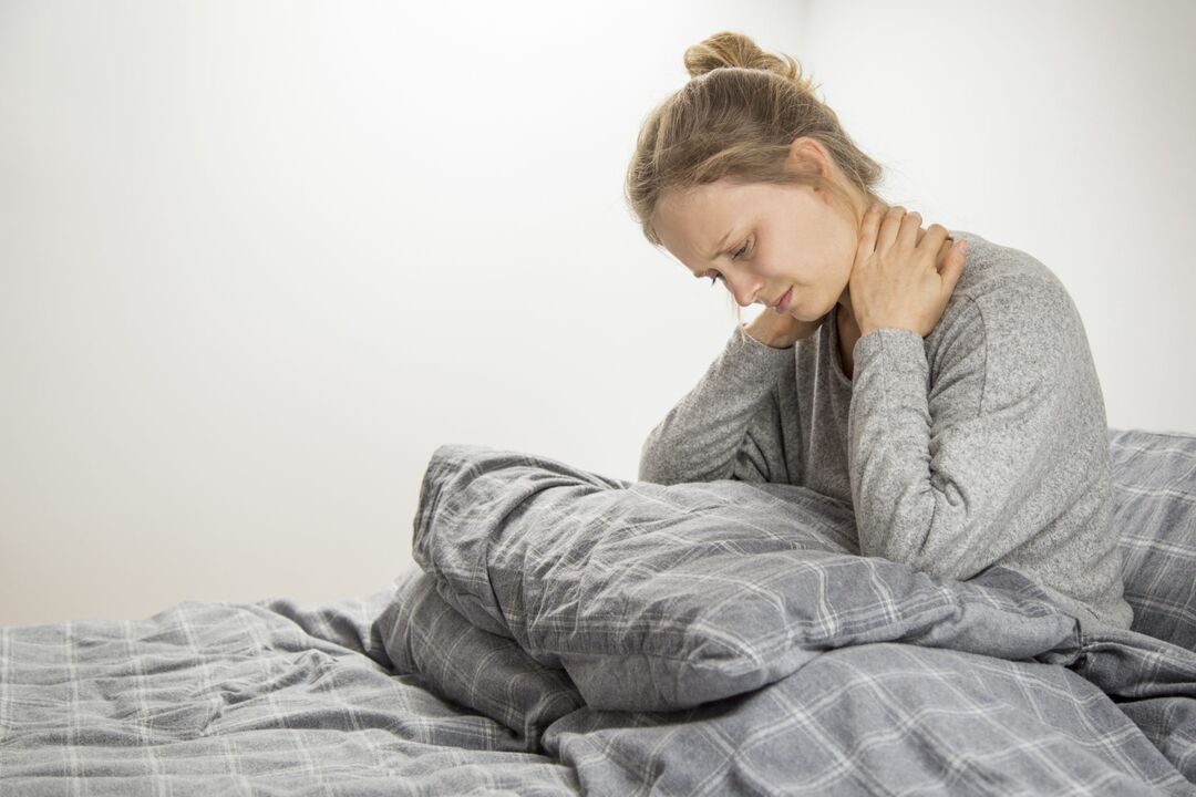 Ženska s simptomi cervikalne osteohondroze